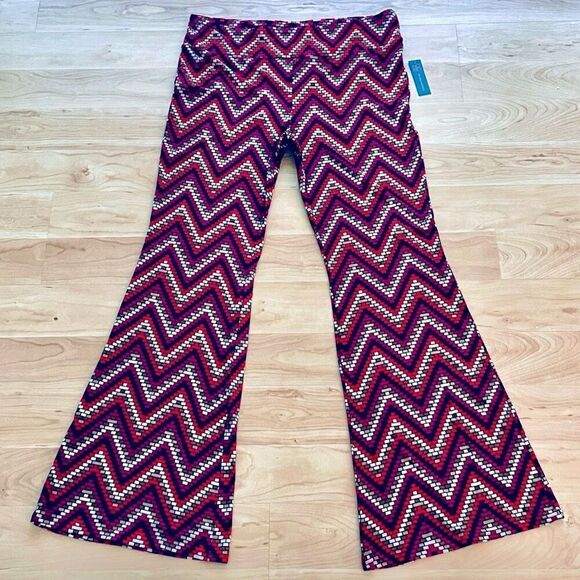 NWT No Boundaries XXL Red Black Chevron High Rise Pull On Stretch Flare Pants - Picture 1 of 12